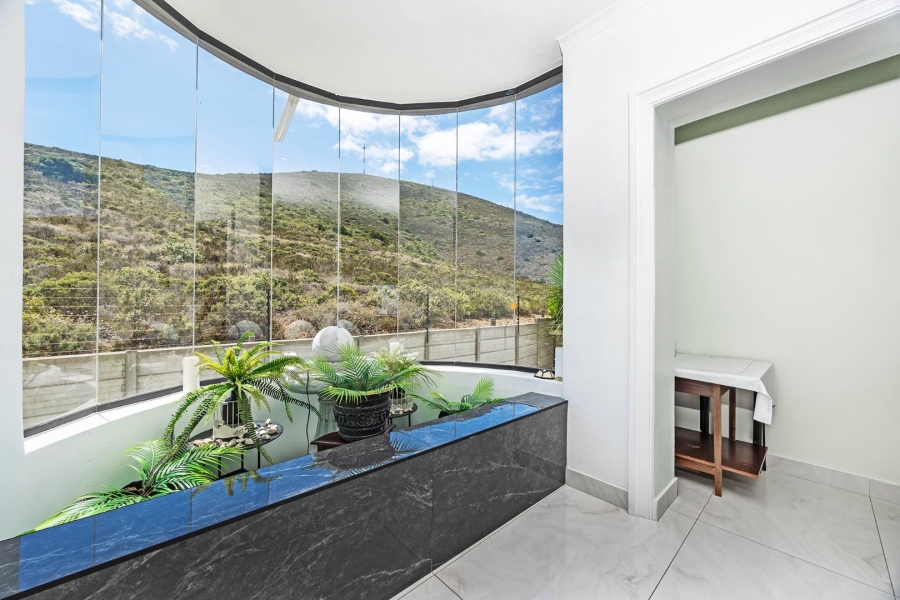 8 Bedroom Property for Sale in Plattekloof Western Cape